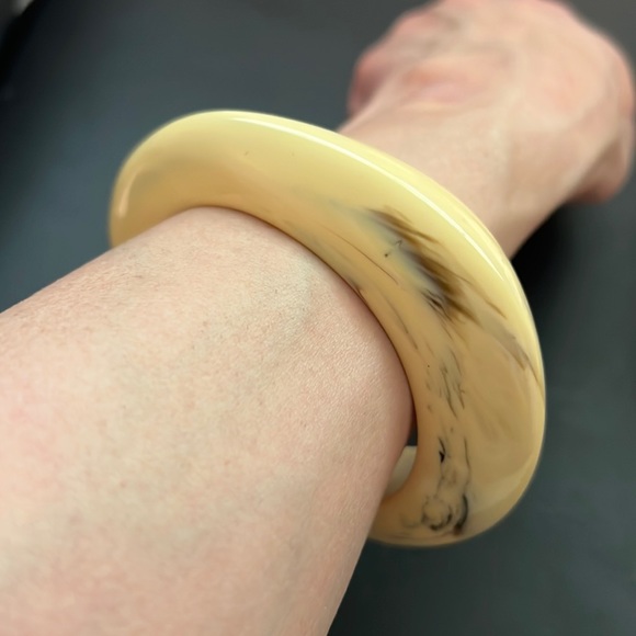 Jewelry - Vintage Plastic Bangle Bracelet, Cream, Black Swirl, Asymmetrical, Retro, Boho
